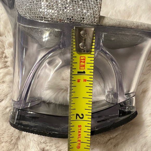 🌸 LOVERS LANE 🌸
SIGNATURE COLLECTION
SEXY- 7 INCH PUMP
SILVER GLITTER - Picture 6 of 10